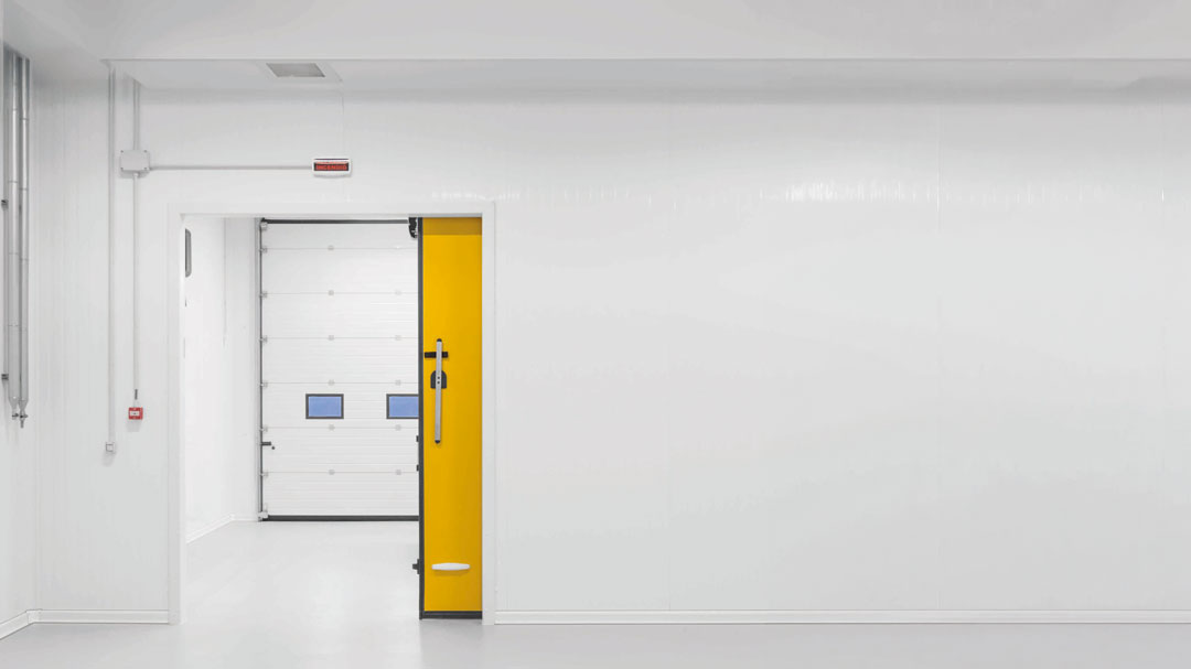 Solutions-for-pharmaceutical-industry, Anodized aluminum cleanroom cove, cGMP compliant radius profile, Pharmaceutical wall protection, Cleanroom floor junctures